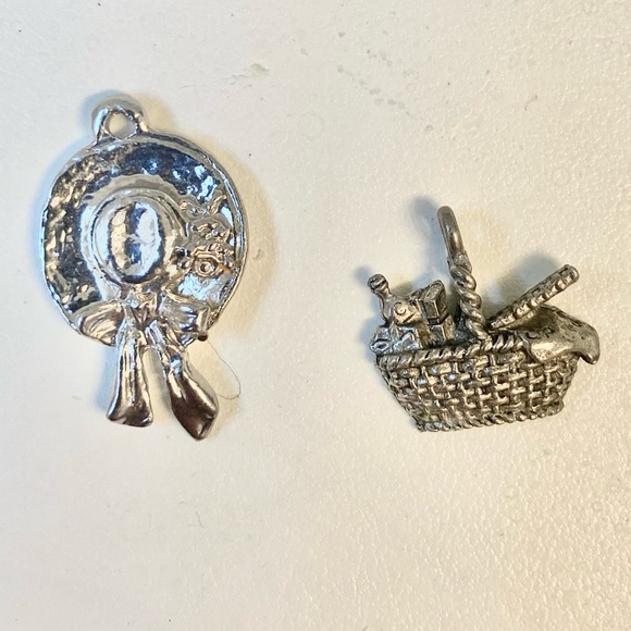 Vintage Silver Charm Bracelet with 10 Vintage Charms! - Picture 6 of 12